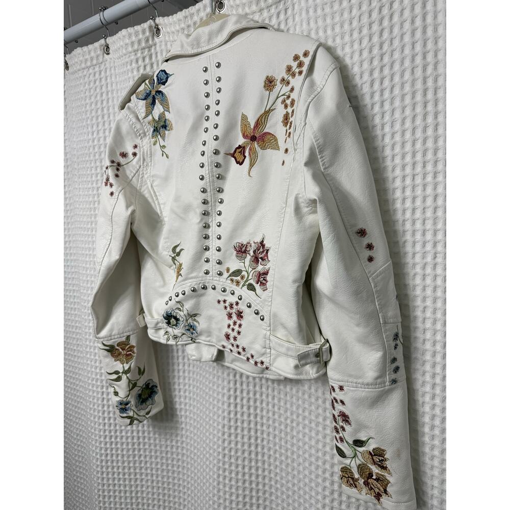 Blank NYC White Embroidered Floral Vegan Leather Moto Jacket Sz Med - Picture 9 of 10